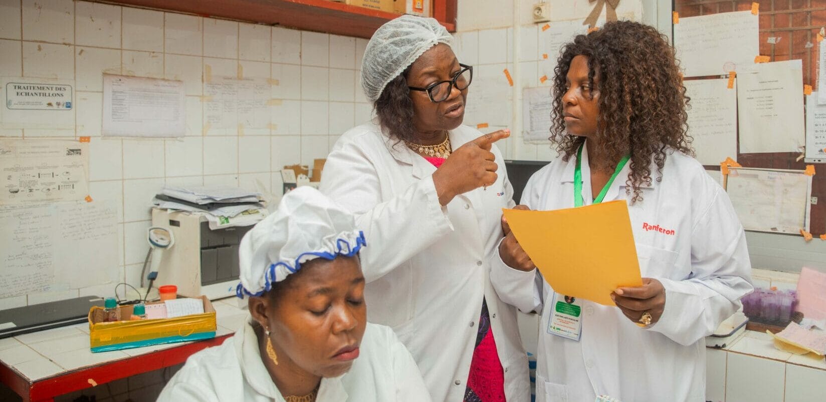 Visite De L’hôpital De District De Biyem Assi Avec L’ong Fi