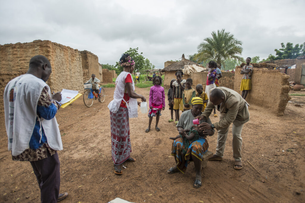 Afrique Burkina Faso Agents De Santé Communautaires Distribution Médicaments Antipaludiques 23sanic214