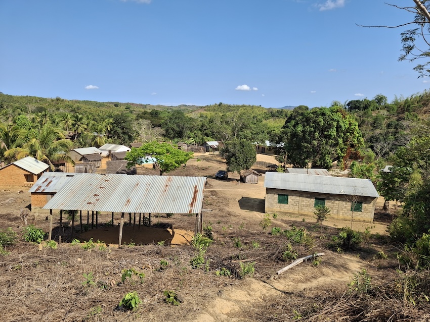 La région Diana, le district d’Ambanja, à l’extrême nord de Madagascar où 12 nouvelles sages-femmes viennent d’être recrutées et vont être accompagnées dans l’installation de leur cabinet d’accouchement communautaire.