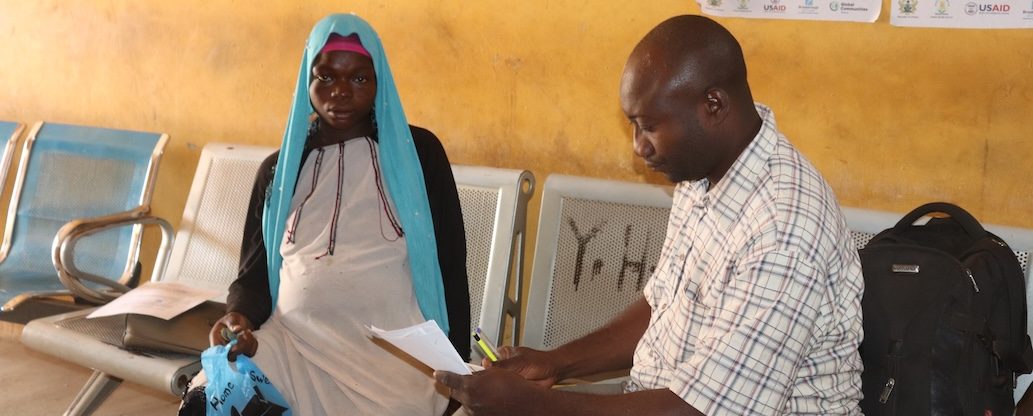 Entretien avec une femme enceinte au centre de santé de Yagaba.