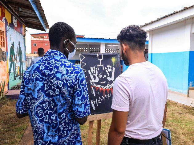 Ya Fohi - Irié Ezechiel, pair éducateur, explique son œuvre racontant son vécu de personne usagère de drogues 2