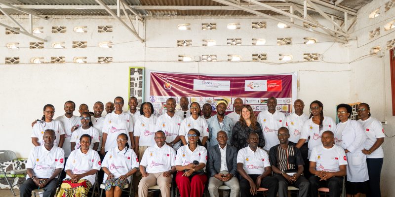 Lancement de la 6e Semaine Internationale du Dépistage, une dizaine de personnes venues pour un dépistage du VIH et des IST attendent leur tour avant d’être prises en charge par les équipes de l’association à Bujumbura, au Burundi.