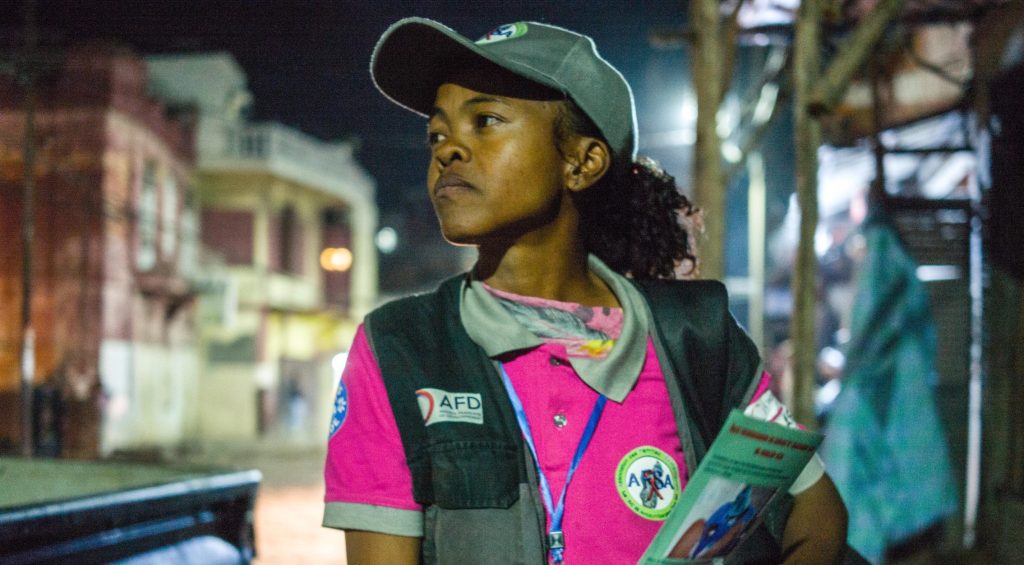 Maraude nocturne menée par une de pair éducatrice professionnelle du sexe dans les lieux de rencontres