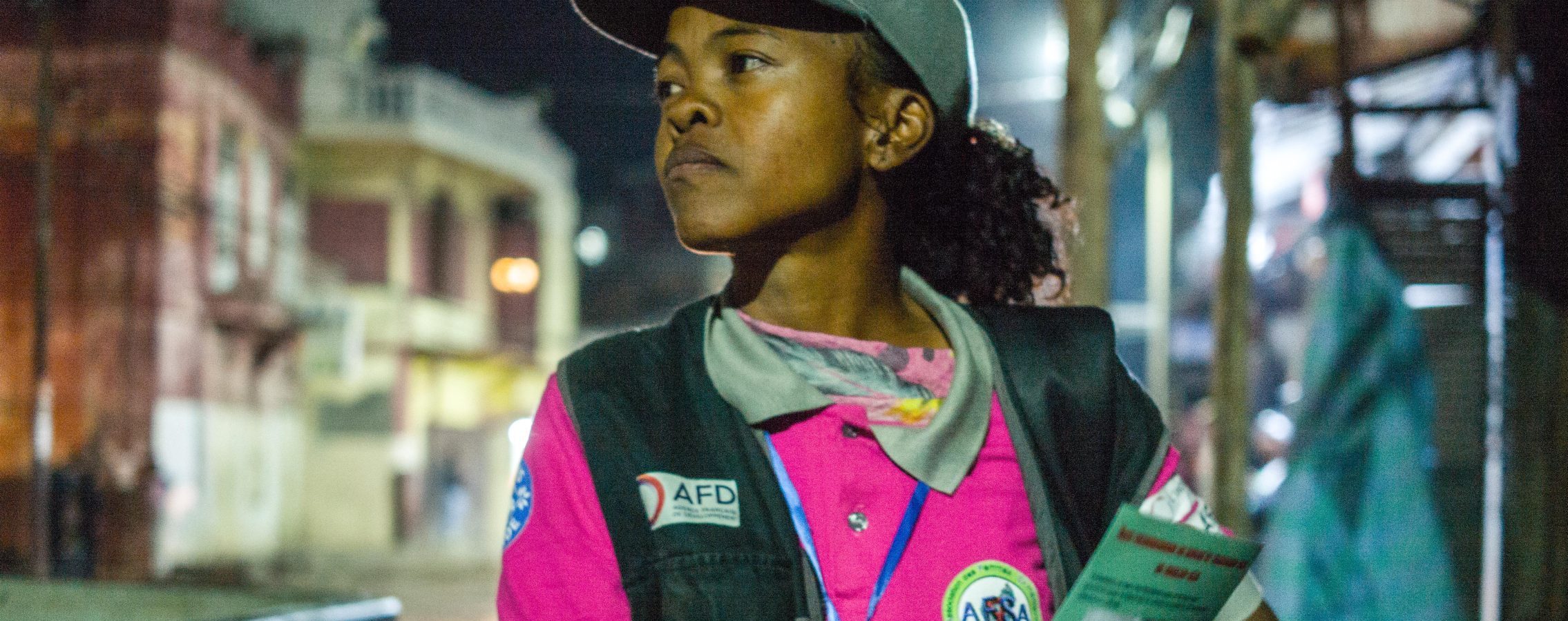 Maraude nocturne menée par une de pair éducatrice professionnelle du sexe dans les lieux de rencontres