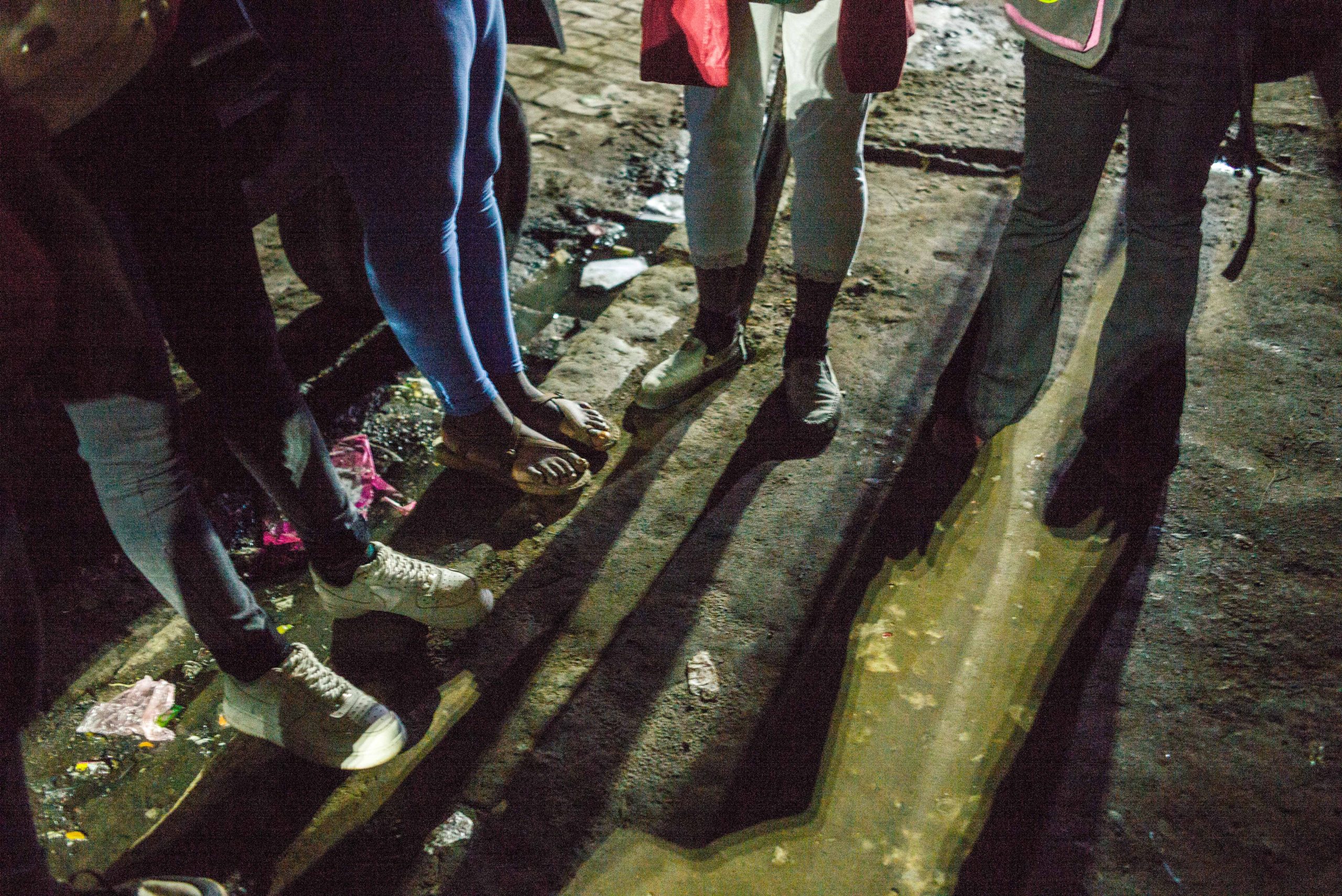 Des professionnelles du sexe dans les lieux de rencontres 