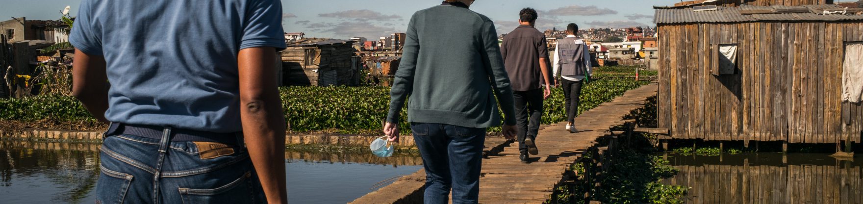Visite à domicile chez une femme, atteinte de tuberculose, dans le cadre du projet RAITRA, à Antananarivo, Madagascar