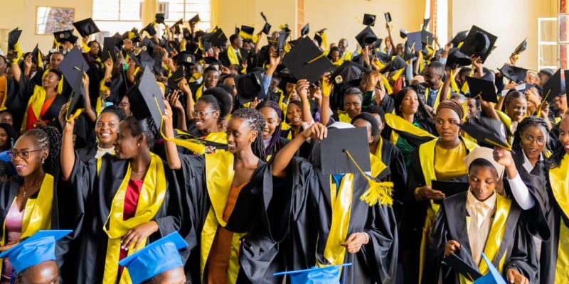 Remise de diplômes dans le cadre du projet Rwanda 4×4 Health Workforce (RHS Rwanda)