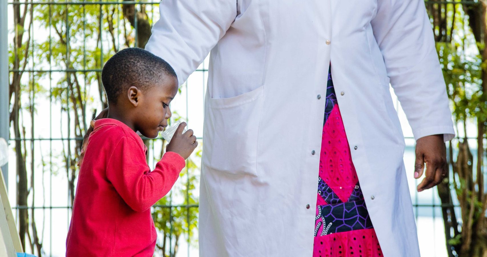 Visite De L’hôpital De District De Biyem Assi Avec L’ong Fi