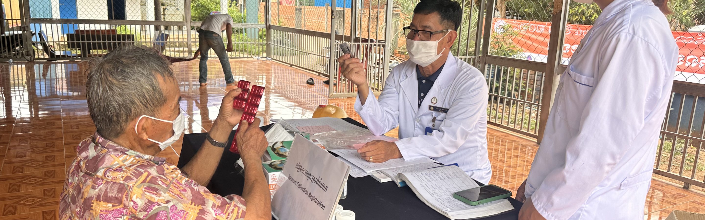 Photo d'une consultation communautaire dans le cadre du projet SHIFT-TB.