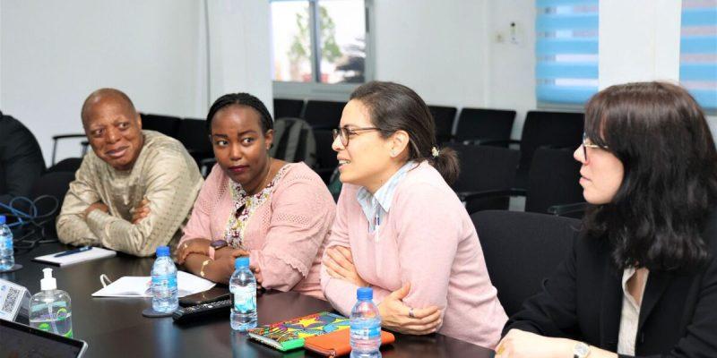 Réunion lors d'une mission conjointe entre le Fonds Mondial et Expertise France