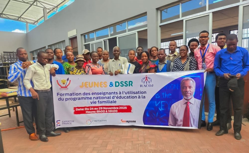 Photo de famille lors d'une formation des enseignants